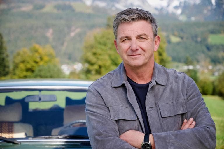 Hans Siegel vor dem Auto kommt der Abschied?