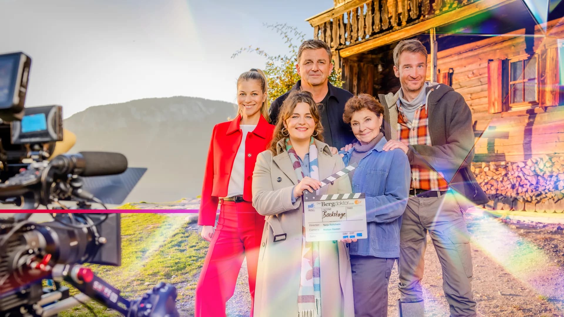 Mark Keller Bergdoktor: Mark Keller als Dr. Alexander Kahnweiler im Bergdoktor, ZDF Pressebild mit Ensemble