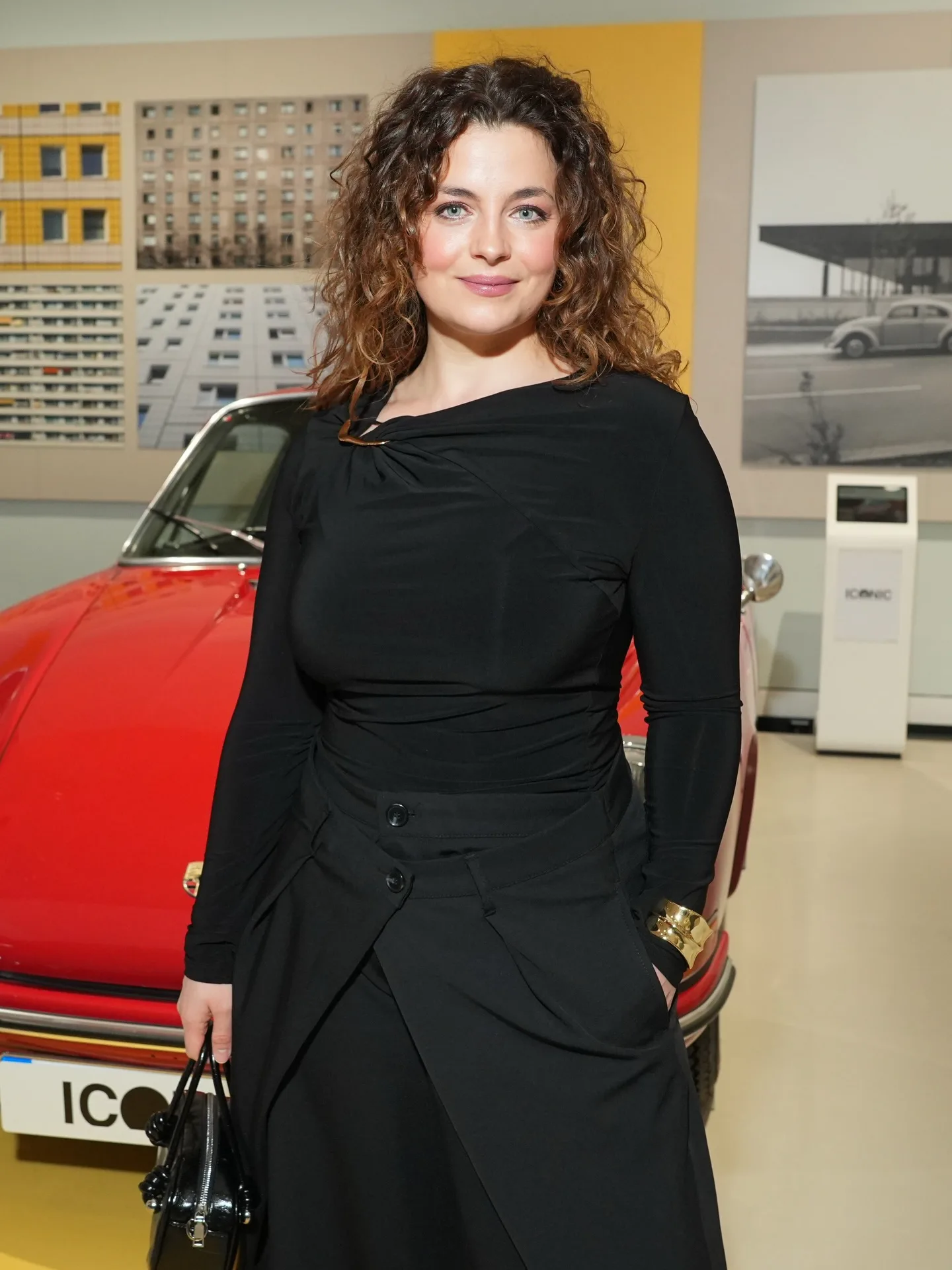 Ronja Forcher, Bergdoktor-Darstellerin, beim Berlinale 2026 in Berlin — Instagram-Comeback mit Familien-Post für Oma Heidi