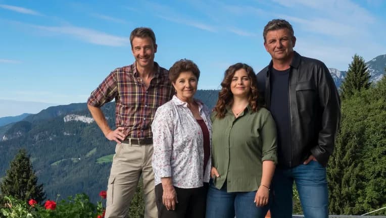 Bergdoktor Staffel 20: Hans Sigl als Dr. Martin Gruber am Set von «Der Bergdoktor» — Staffel 20