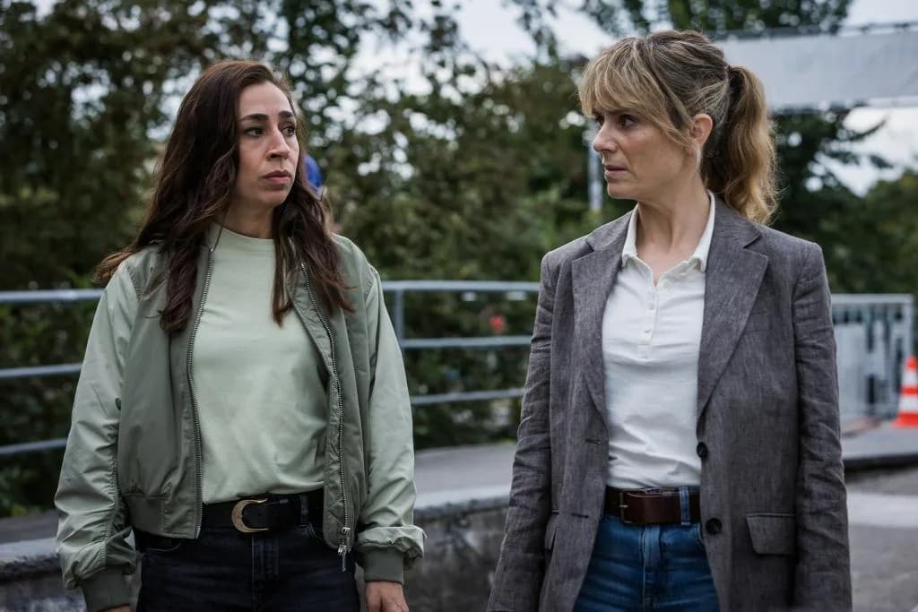 Anna Pieri Zuercher und Carol Schuler als Kommissarinnen Isabelle Grandjean und Tessa Ott im Tatort Zürich «Könige der Nacht», SRF Pressefoto