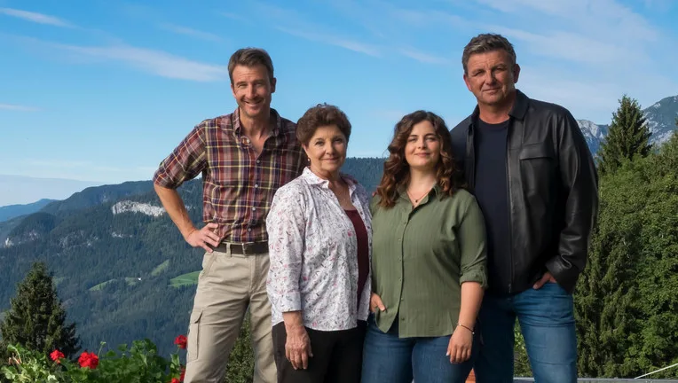 Heiko Ruprecht Bergdoktor: Hans Gruber (Heiko Ruprecht), Lisbeth Gruber (Monika Baumgartner), Lilli Gruber (Ronja Forcher)