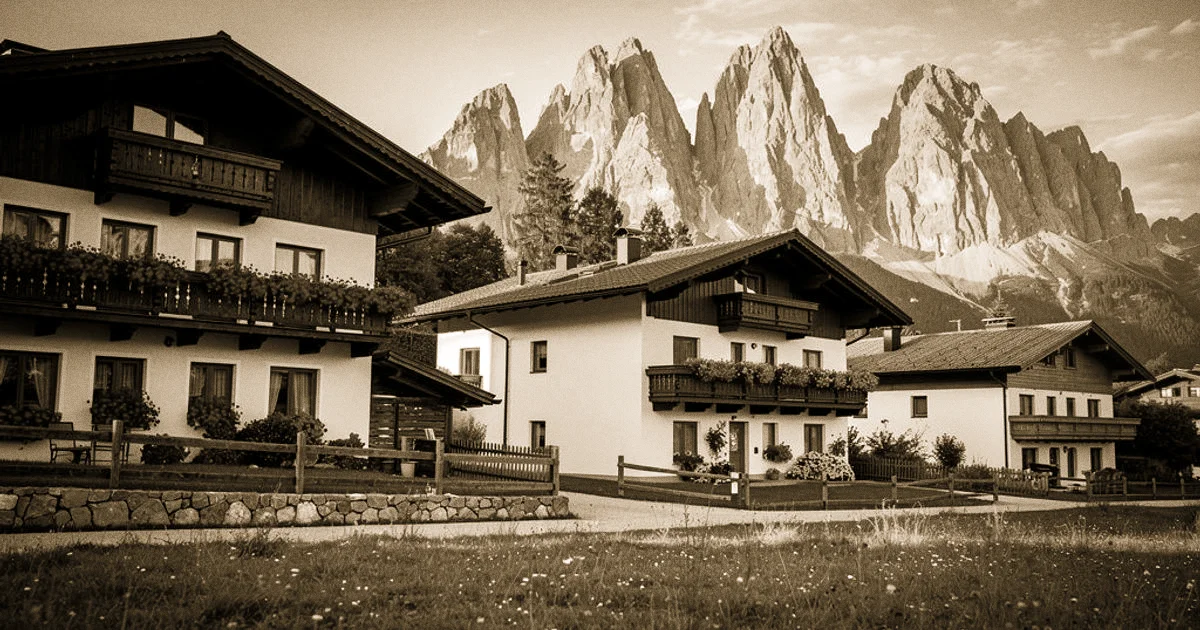 Tiroler Alpendorf am Wilden Kaiser – Symbolbild für den Bergdoktor-Drehort Ellmau