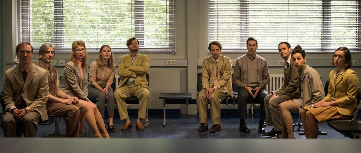Carol Schuler und das elfköpfige Ensemble von «Das Manko» — Physical-Comedy-Serie für ZDF/Das kleine Fernsehspiel