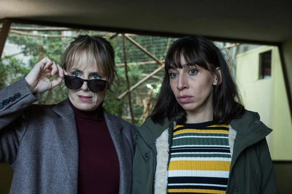 Carol Schuler als Kommissarin Tessa Ott und Anna Pieri Zuercher als Isabelle Grandjean im Tatort Zürich «Von Affen und Menschen», SRF Pressefoto